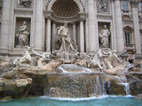 Fontana di Trevi - fakt hukot