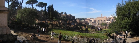 Forum Romanum, kdysi centrum vzdlanosti, te centrum trosek