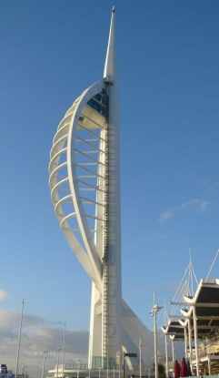 Pýcha Portsmouthu – Spinnaker Tower – výška 160 m.