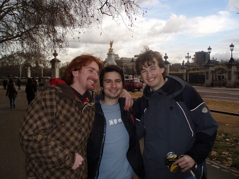 to jsme krásní.. a mi stoupá z hlavy Victoria Memorial in front of Buckingham Palace